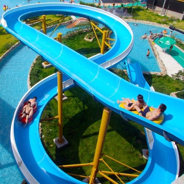 Design de couleurs personnalisable Glissière d'eau en spirale pour une attraction unique du parc aquatique