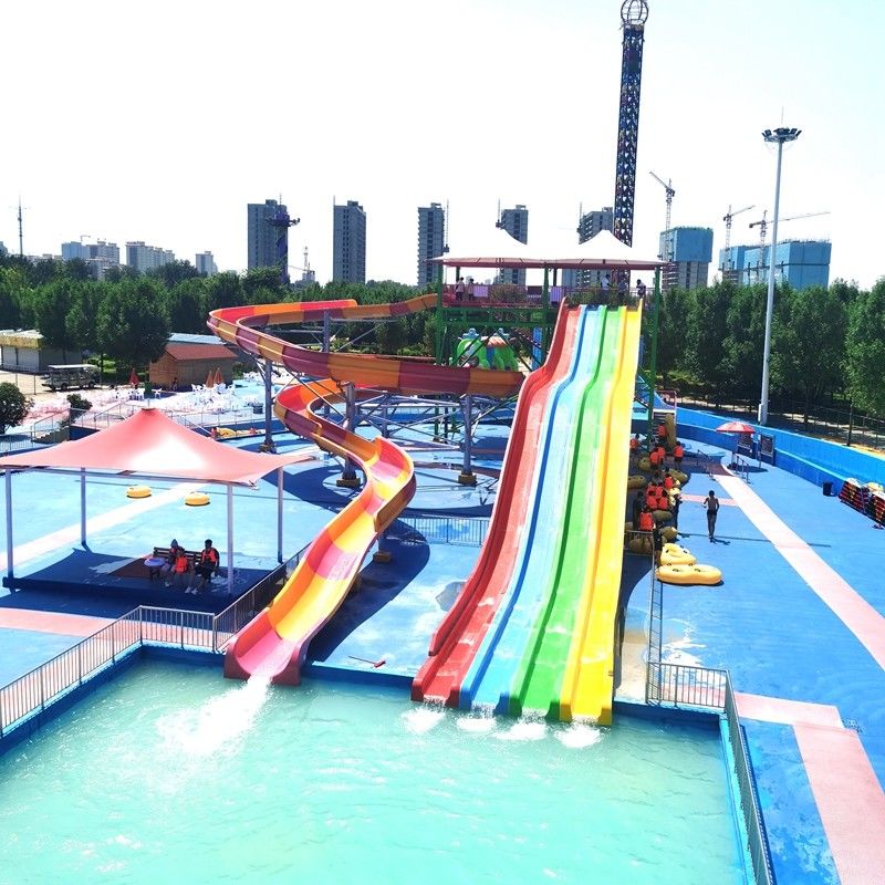 Glissière aquatique à arc-en-ciel à plusieurs voies avec conception et couleur personnalisées pour le parc aquatique