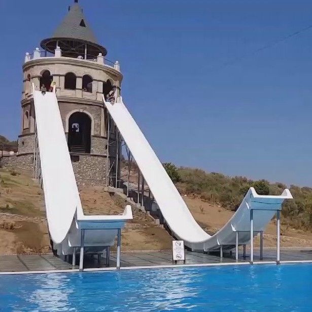 Des toboggans de piscine en plein air pour une expérience passionnante