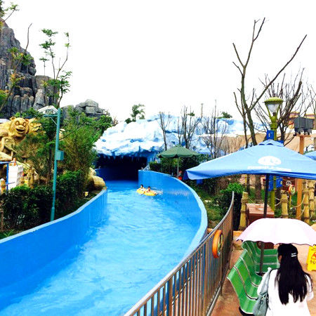 Parc d'aventure familial Lazy River avec 200 places à vitesse lente et supervision de sauveteurs