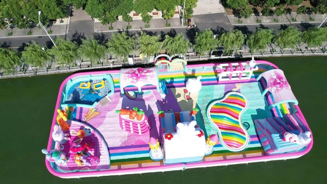 Château d'eau gonflable personnalisable pour votre entreprise de parc aquatique
