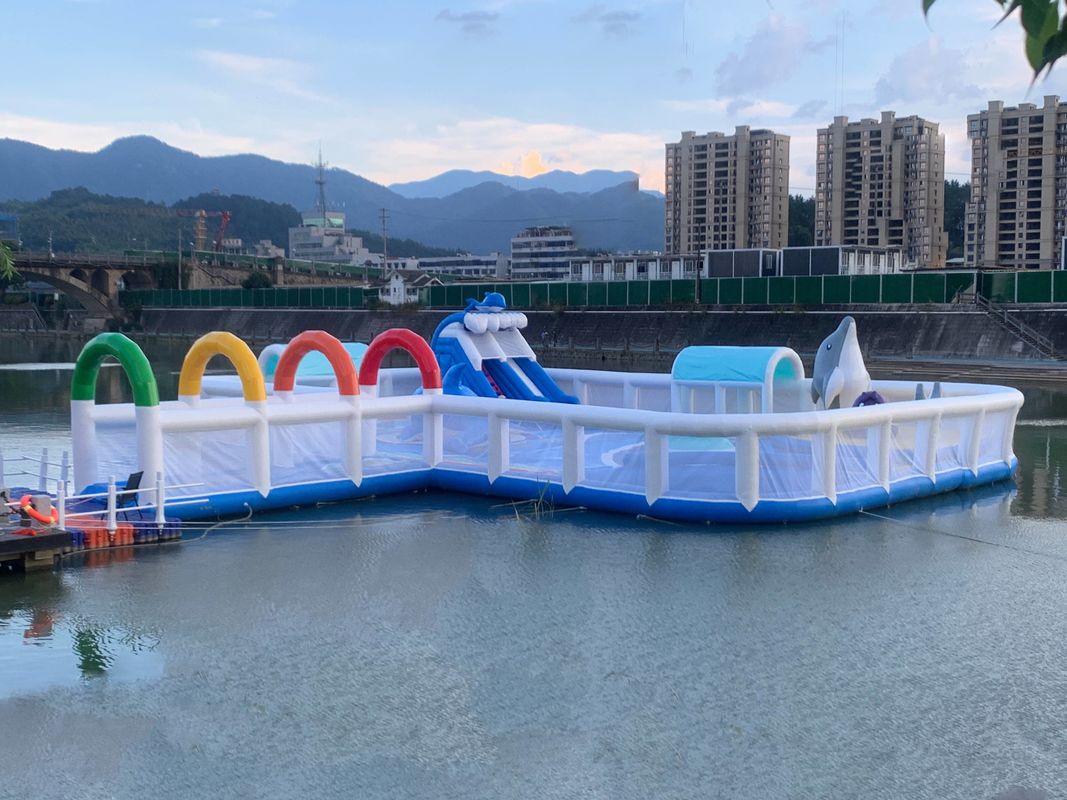 Château d'eau gonflable personnalisable pour votre entreprise de parc aquatique