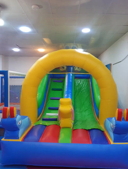 Jeux gonflables, parcs d' attractions géants, jeux d' obstacles gonflables détachables pour enfants et adultes.