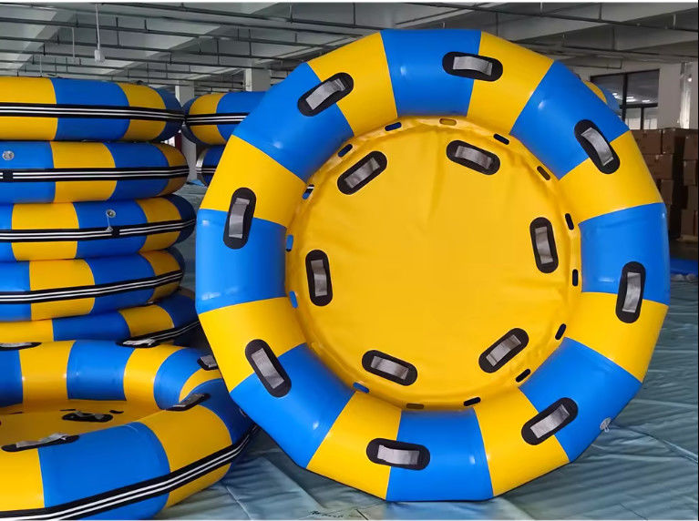 Découvrez le meilleur des deux mondes avec nos accessoires amusants et passionnants pour le parc aquatique