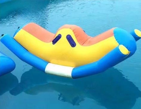 Parcs aquatiques personnalisés 4 personnes Poissons volants bateaux gonflables de bananes