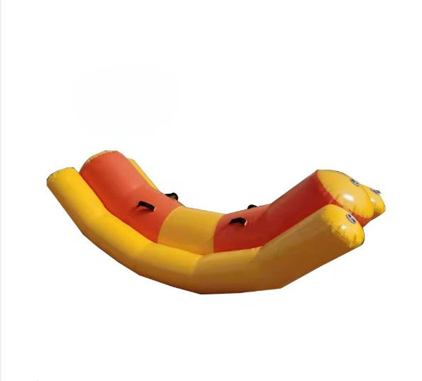 Parcs aquatiques personnalisés 4 personnes Poissons volants bateaux gonflables de bananes