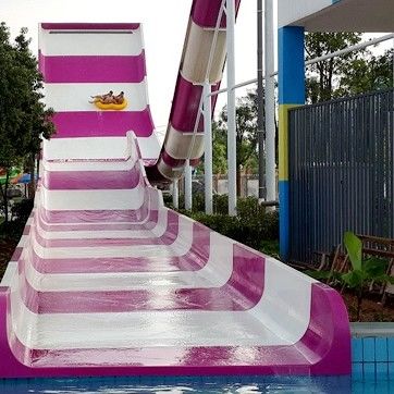 6-10 mm d'épaisseur Boomerang Slide pour parc aquatique produit en utilisant la méthode de pulvérisation