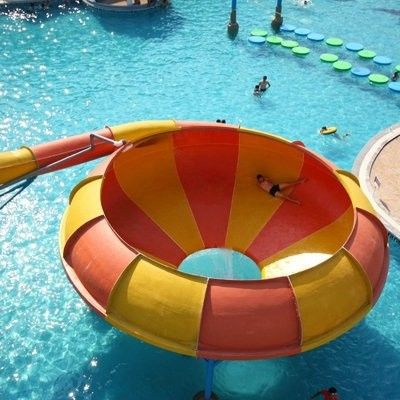 Le parc aquatique Aqua Park Space Bowl Water Slide avec une épaisseur de 6 à 10 mm dans les couleurs RAL
